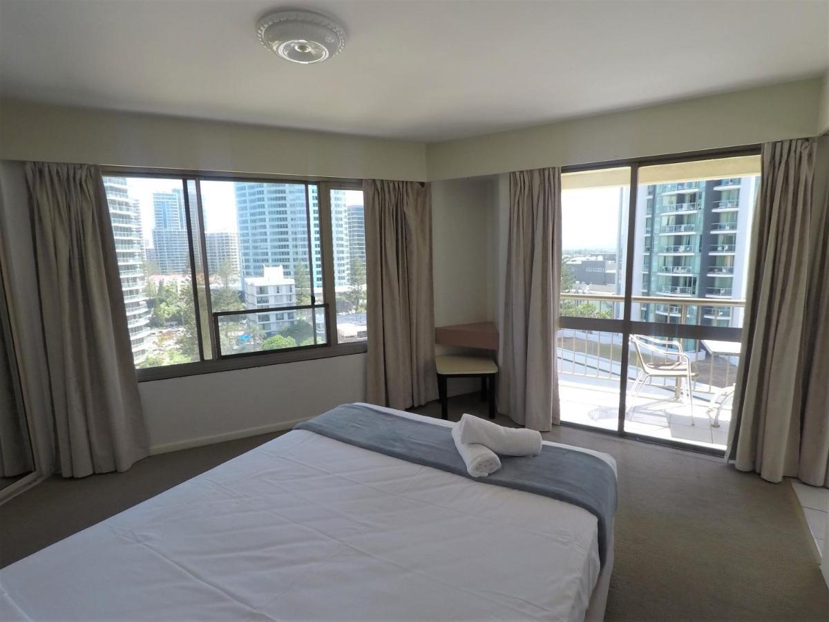 Surfers Holiday Apartments โกลด์โคสต์ ภายนอก รูปภาพ