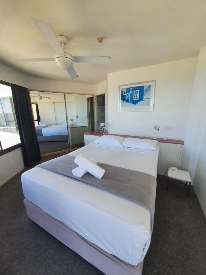 Surfers Holiday Apartments โกลด์โคสต์ ภายนอก รูปภาพ