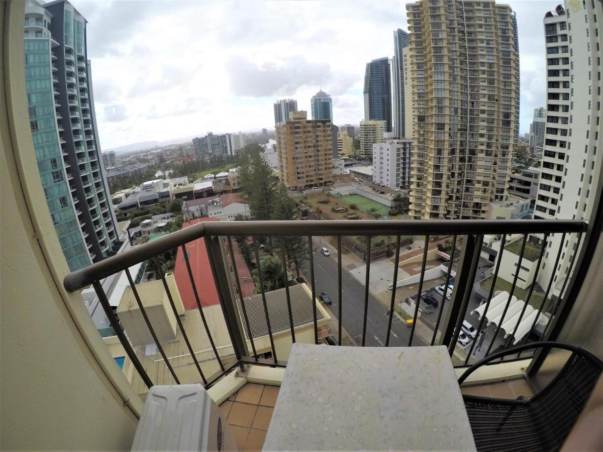 Surfers Holiday Apartments โกลด์โคสต์ ภายนอก รูปภาพ