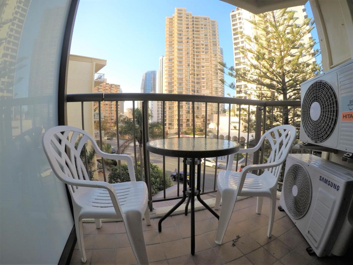 Surfers Holiday Apartments โกลด์โคสต์ ภายนอก รูปภาพ