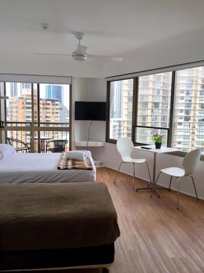 Surfers Holiday Apartments โกลด์โคสต์ ภายนอก รูปภาพ