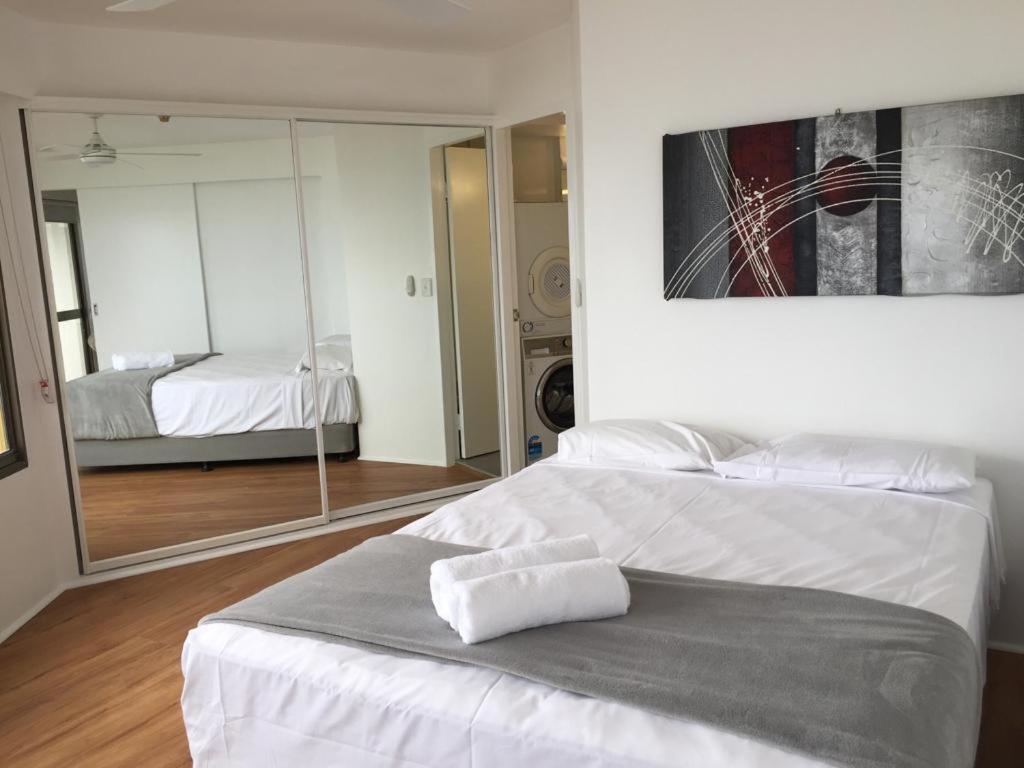 Surfers Holiday Apartments โกลด์โคสต์ ภายนอก รูปภาพ