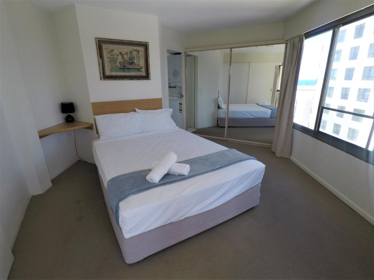 Surfers Holiday Apartments โกลด์โคสต์ ภายนอก รูปภาพ