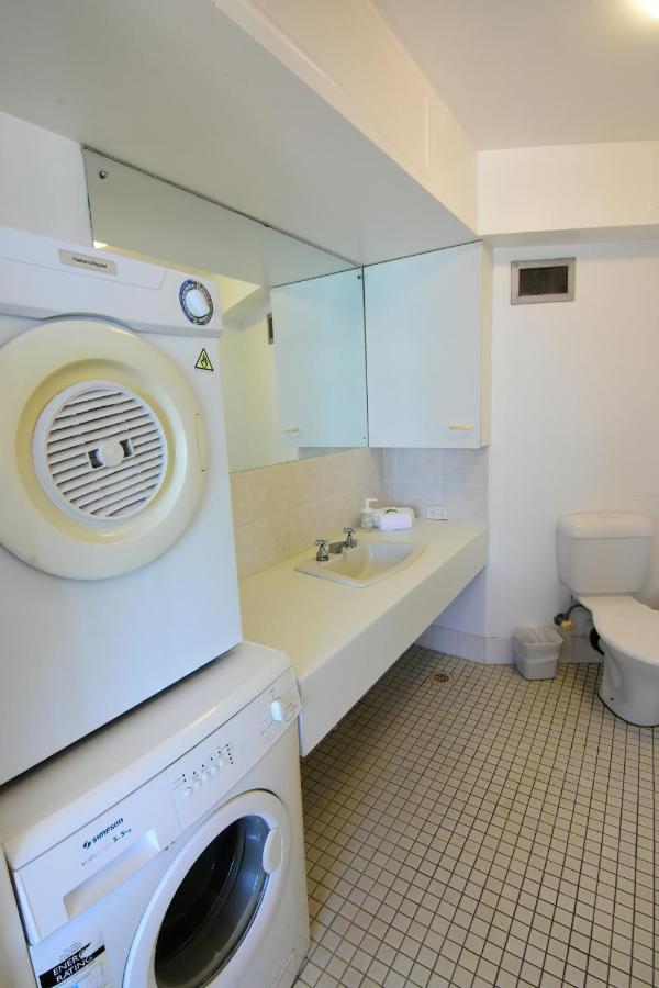 Surfers Holiday Apartments โกลด์โคสต์ ภายนอก รูปภาพ