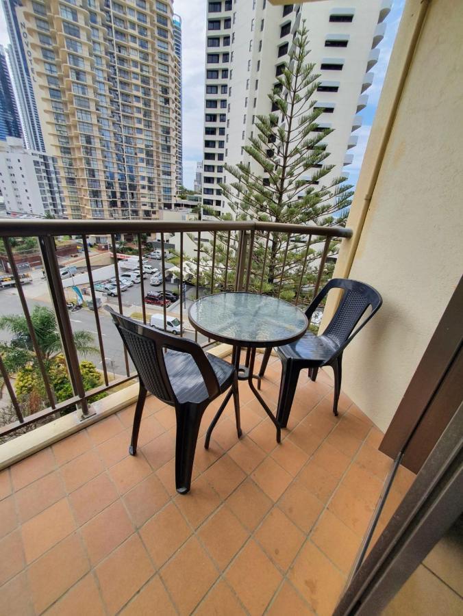 Surfers Holiday Apartments โกลด์โคสต์ ภายนอก รูปภาพ