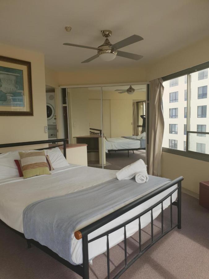 Surfers Holiday Apartments โกลด์โคสต์ ภายนอก รูปภาพ