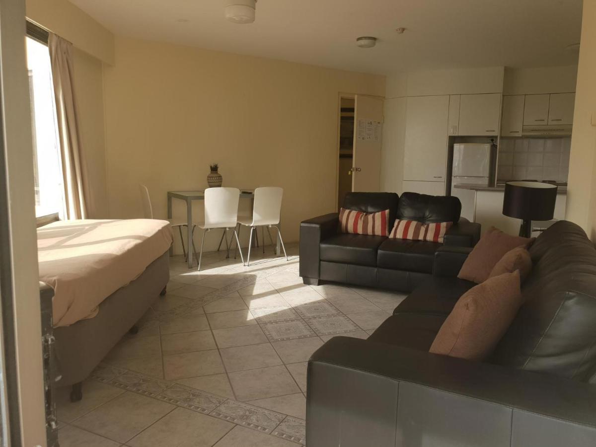 Surfers Holiday Apartments โกลด์โคสต์ ภายนอก รูปภาพ