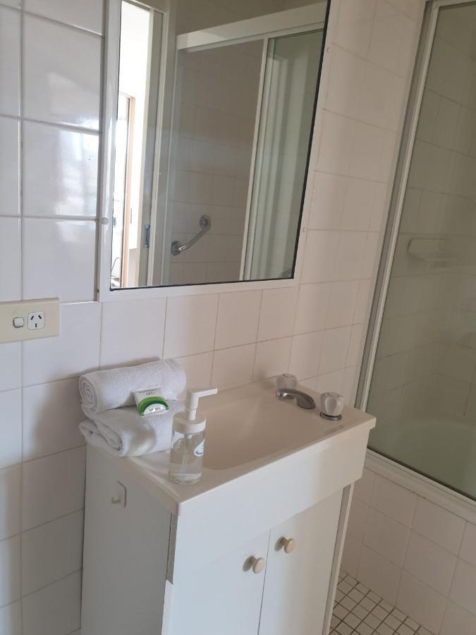 Surfers Holiday Apartments โกลด์โคสต์ ภายนอก รูปภาพ